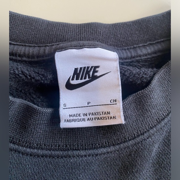 Nike Sweater - Picture 2 of 6